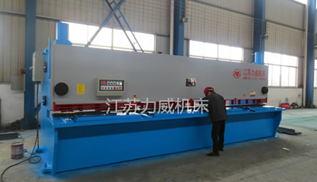QC11Y/K普通、數(shù)控液壓閘式剪板機(jī)